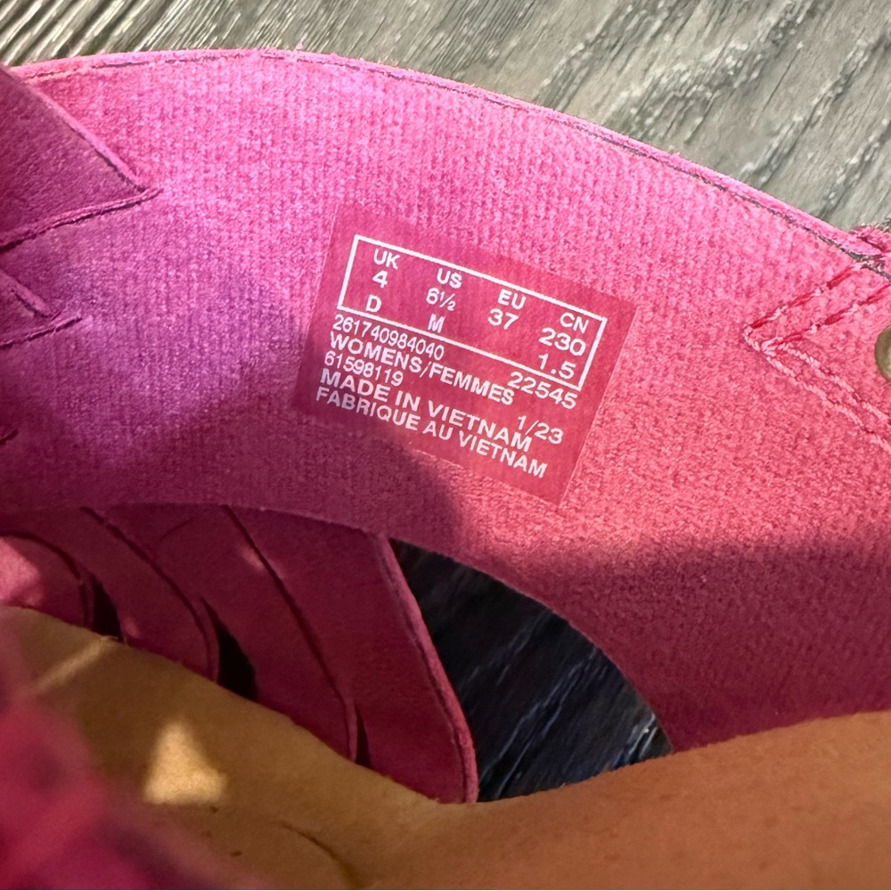 Clarks Women's Fuchsia Sandals - Picture 7 of 7